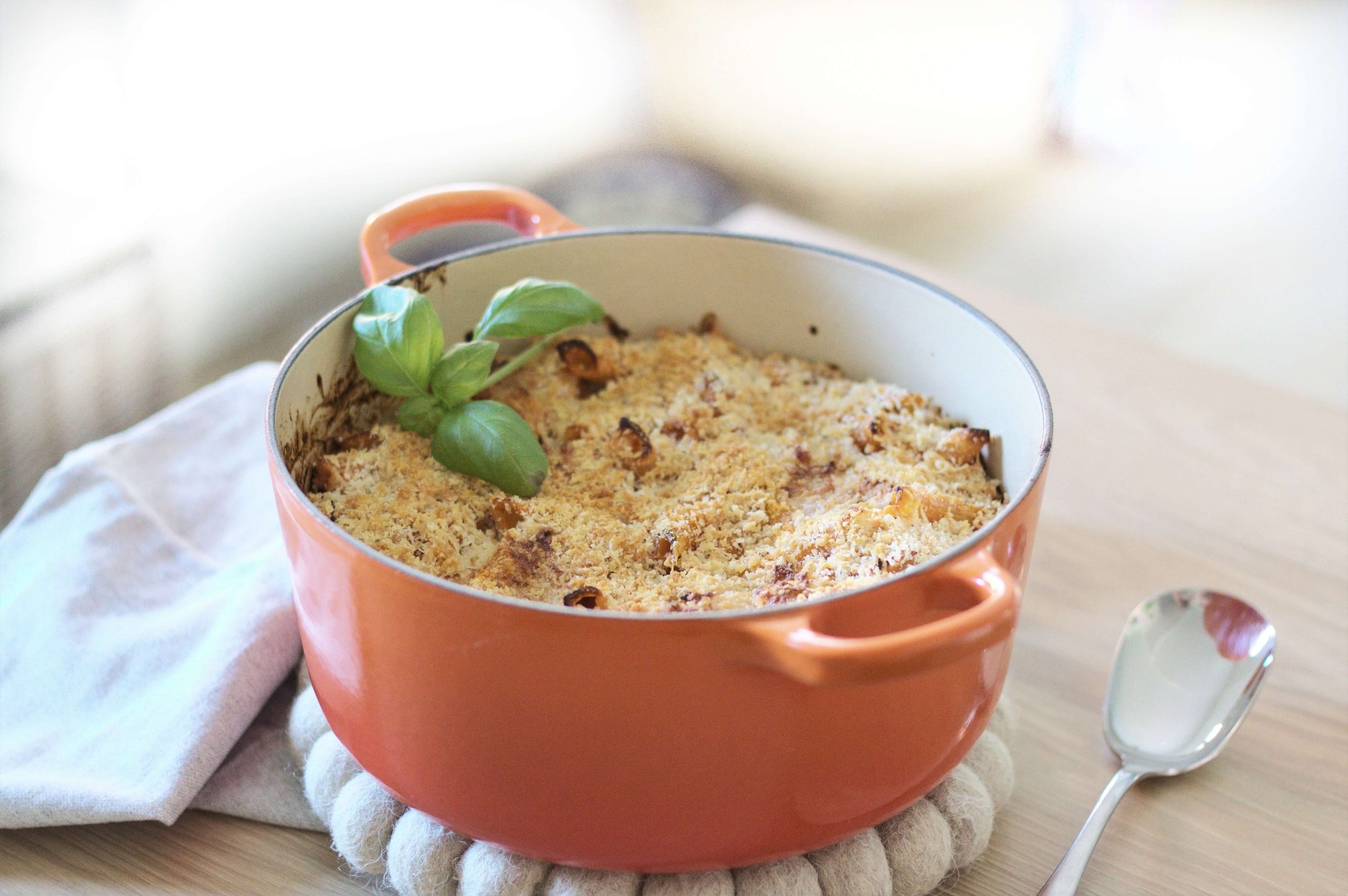 Hanna Gullichsenin reseptillä tehtyä pastaa valurautapadassa